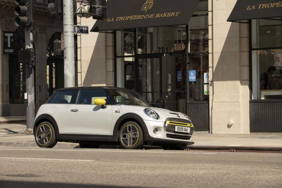  Mini Cooper SE (F56) 2019 года  (WW) (фото 12 из 132)